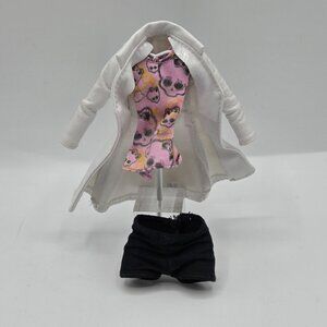 Monster High Doll Scarah Screams Fashion Outfit: White Lab Coat Pink Skull Shirt